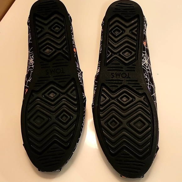 TOMS Women's Black Flats Halloween Spider Alpargata 7.5 New Glow in Dark - Picture 3 of 6